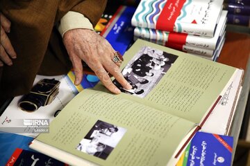La visita del Ayatolá Seyed Ali Jamenei a la Feria Internacional del Libro de Teherán