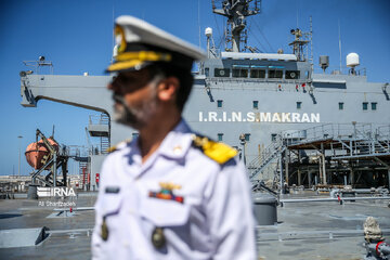 La flotte 86 de la Marine iranienne dans le port de Salalah, Oman