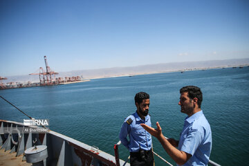 La flotte 86 de la Marine iranienne dans le port de Salalah, Oman