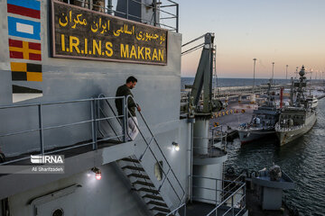 La flotte 86 de la Marine iranienne dans le port de Salalah, Oman