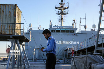 La flotte 86 de la Marine iranienne dans le port de Salalah, Oman