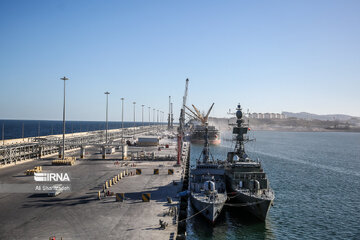 La flotte 86 de la Marine iranienne dans le port de Salalah, Oman