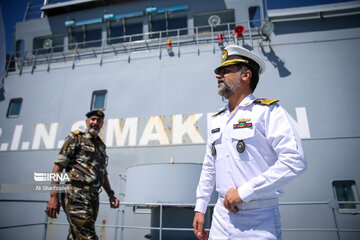 La flotte 86 de la Marine iranienne dans le port de Salalah, Oman