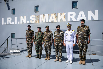 La flotte 86 de la Marine iranienne dans le port de Salalah, Oman