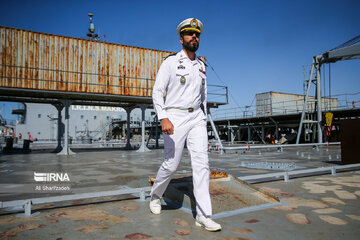 La flotte 86 de la Marine iranienne dans le port de Salalah, Oman