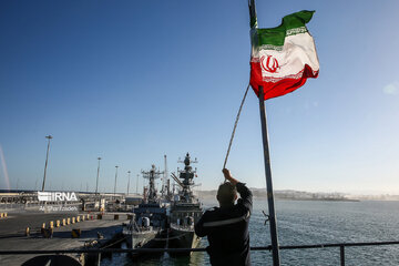 La flotte 86 de la Marine iranienne dans le port de Salalah, Oman