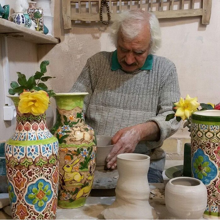 قدیمیترین و تنها کارگاه سفال و سرامیک. عبادی