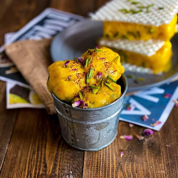 ۵ نکته مهم برای تهیه بستنی سنتی زعفرانی در منزل