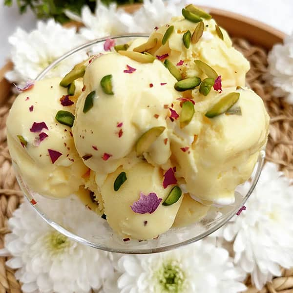۵ نکته مهم برای تهیه بستنی سنتی زعفرانی در منزل