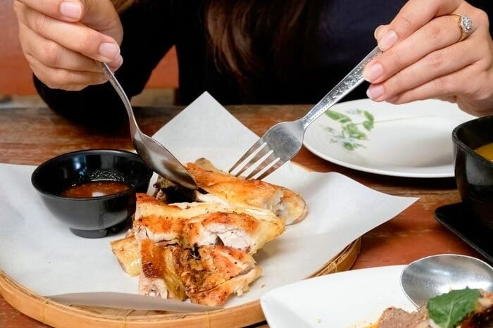 آداب صحیح غذا خوردن در مهمانی