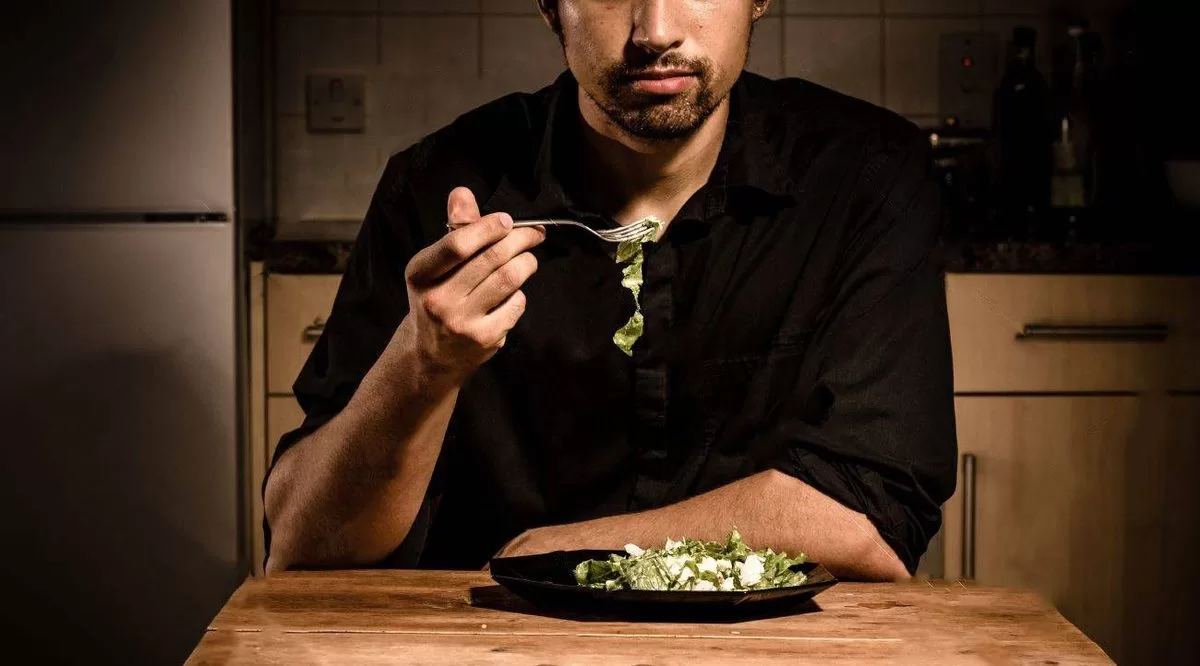 آداب صحیح غذا خوردن در مهمانی