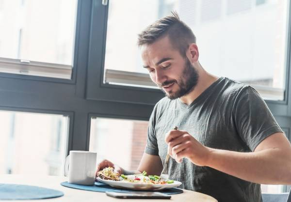 آداب صحیح غذا خوردن در مهمانی