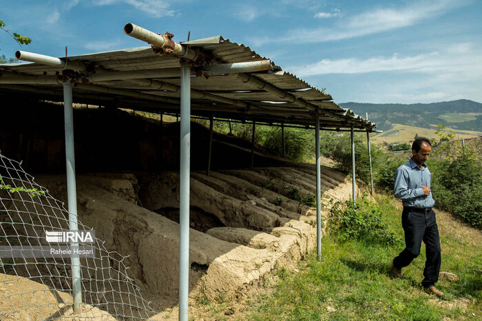 دیوار سرخ، یادگار عبرتآموز ساسانیان در گلستان