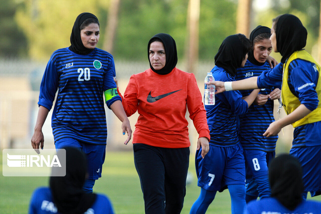 مربی اسبق تیم ملی فوتبال بانوان: تصمیم فدراسیون برای مربیان چند شغله درست بود