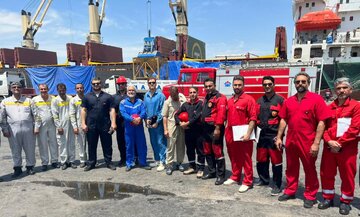 دوره آموزشی اطفا حریق دریایی آتش‌نشانان بنادر کشور در بوشهر برگزار شد
