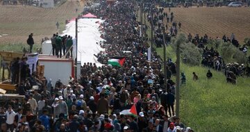 ساکنان غزه راهپیمایی پرچم برگزار می کنند/ اهتزاز پرچم فلسطین