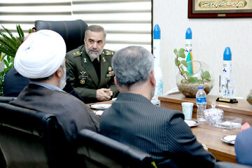 Le ministre de la Défense appelle au développement continu des programmes de missiles et spatiaux de l'Iran