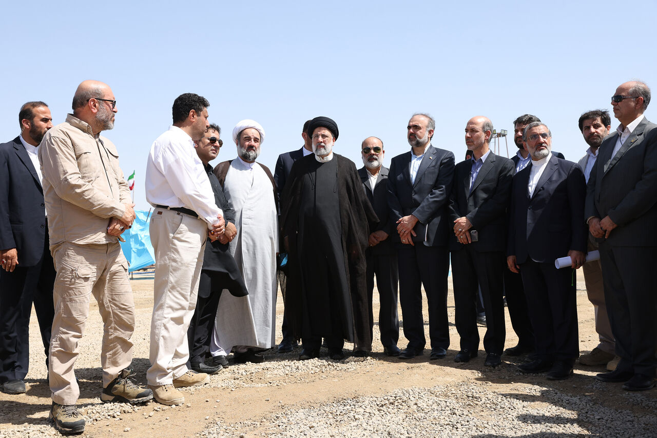 بازدید رئیس جمهور از پتروشیمی مکران در جنوب سیستان و بلوچستان