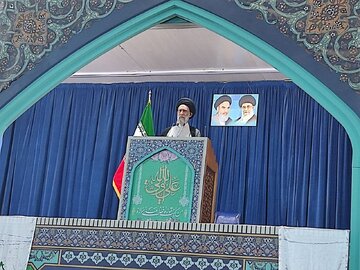 امام جمعه موقت اصفهان:ناوشکن دنا پیام های راهبردی ایران را به جهان رساند
