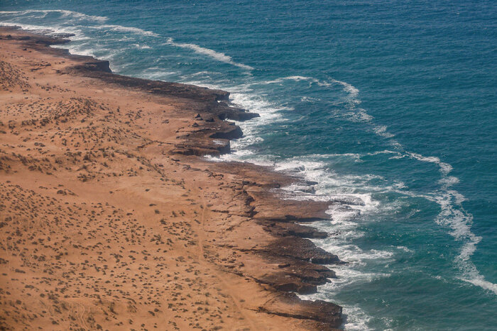 شناسایی ۱۴ پهنه برای استقرار صنایع در سواحل مکران/دستگاهها قوانین را رعایت کنند