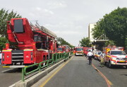 حضور ۲۰۰ آتش‌نشان در عملیات اطفا حریق انبار موتورسیکلت در میدان رازی پایتخت