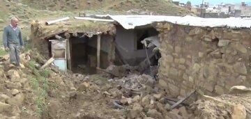 سیل ۲ ساختمان مسکونی را در بستان آباد تخریب کرد+ فیلم