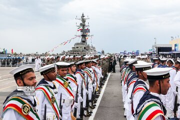 Cérémonie d'accueil de la 86e flottille de la Marine à Bandar Abbas