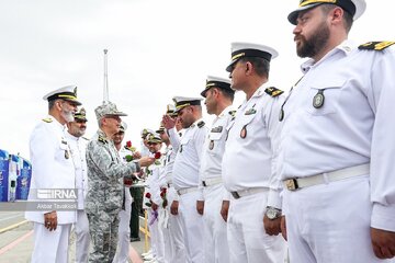 Cérémonie d'accueil de la 86e flottille de la Marine à Bandar Abbas