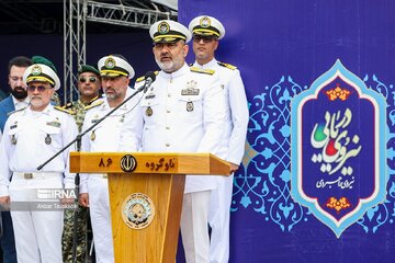 Cérémonie d'accueil de la 86e flottille de la Marine à Bandar Abbas