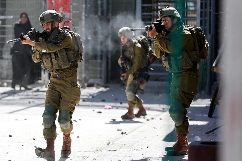 ۱۰ جوان فلسطینی هدف تیراندازی مستقیم نظامیان صهیونیست قرار گرفتند 