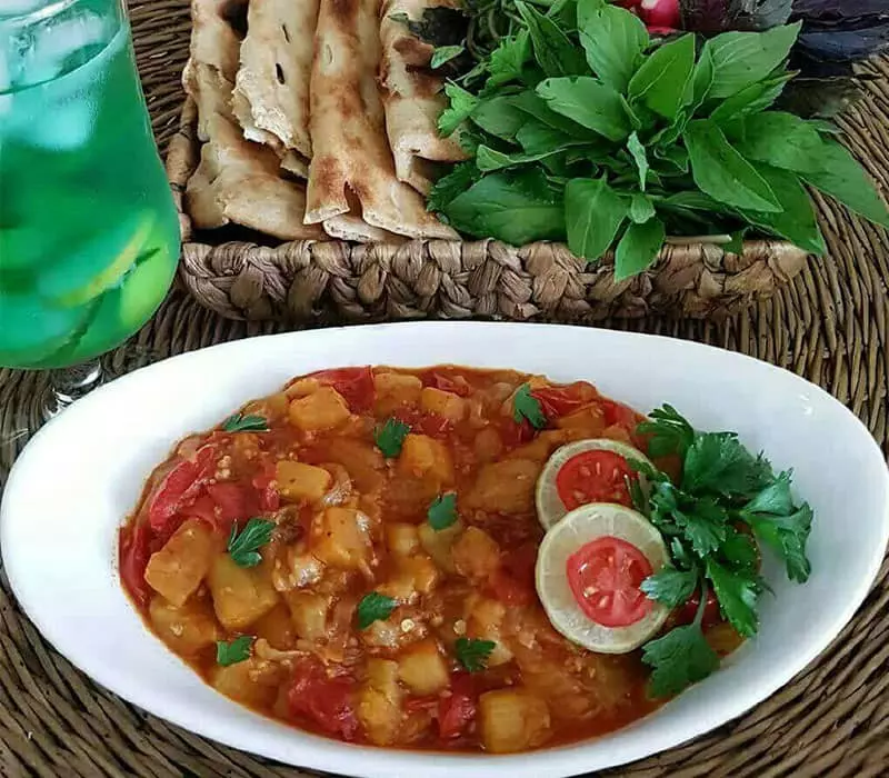 غذاهای محلی کاشان، از چلو دیزی تا کوفته آب سماق