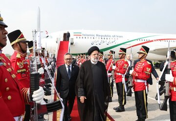 Le président iranien Ebrahim Raïssi arrive à Jakarta
