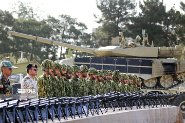 55th Airborne Brigade of Shiraz receives new equipment