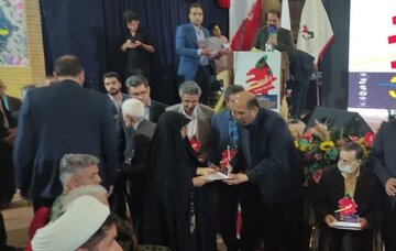 آیین قدردانی از خانواده شهدای آزادسازی خرمشهر در ورامین برگزار شد