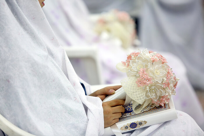 اهدای ۱۱۰ سری جهیزیه به مددجویان کمیته امداد در حرم بانوی کرامت