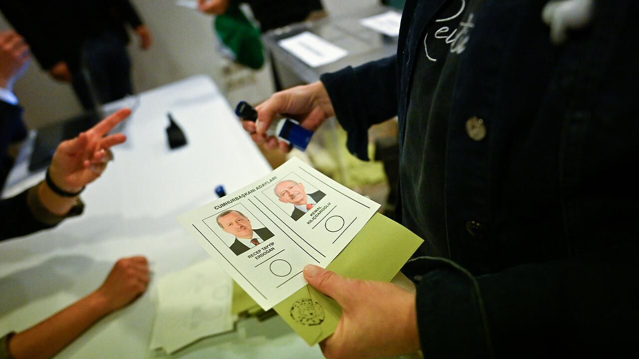 Yurt dışında kullanılan oylar Türkiye'ye getiriliyor