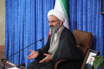 امام جمعه سمنان: دشمنان به دنبال از بین بردن امنیت ایران هستند