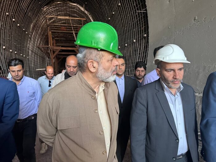 وزیر کشور از پروژه راه آهن کرمانشاه - خسروی و ایستگاه راه آهن مرکز استان بازدید کرد