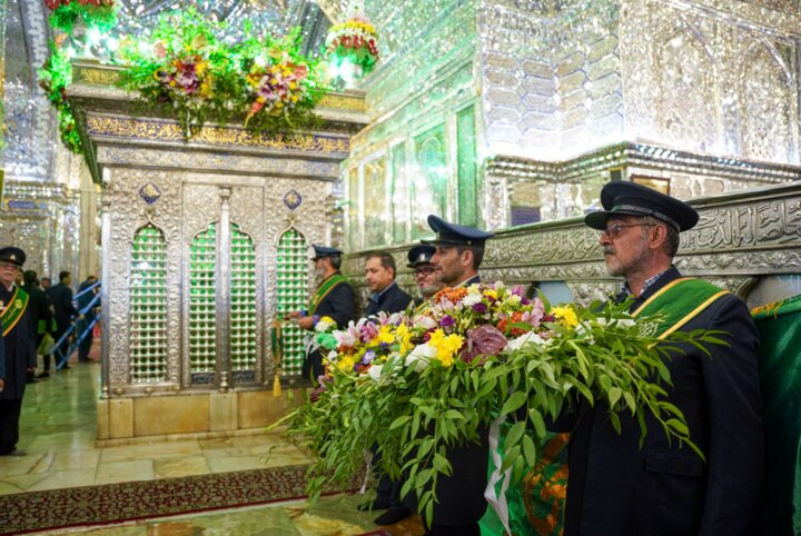 شاهچراغ (ع)، گنبد مینایی شیراز در حلقه گل و نور