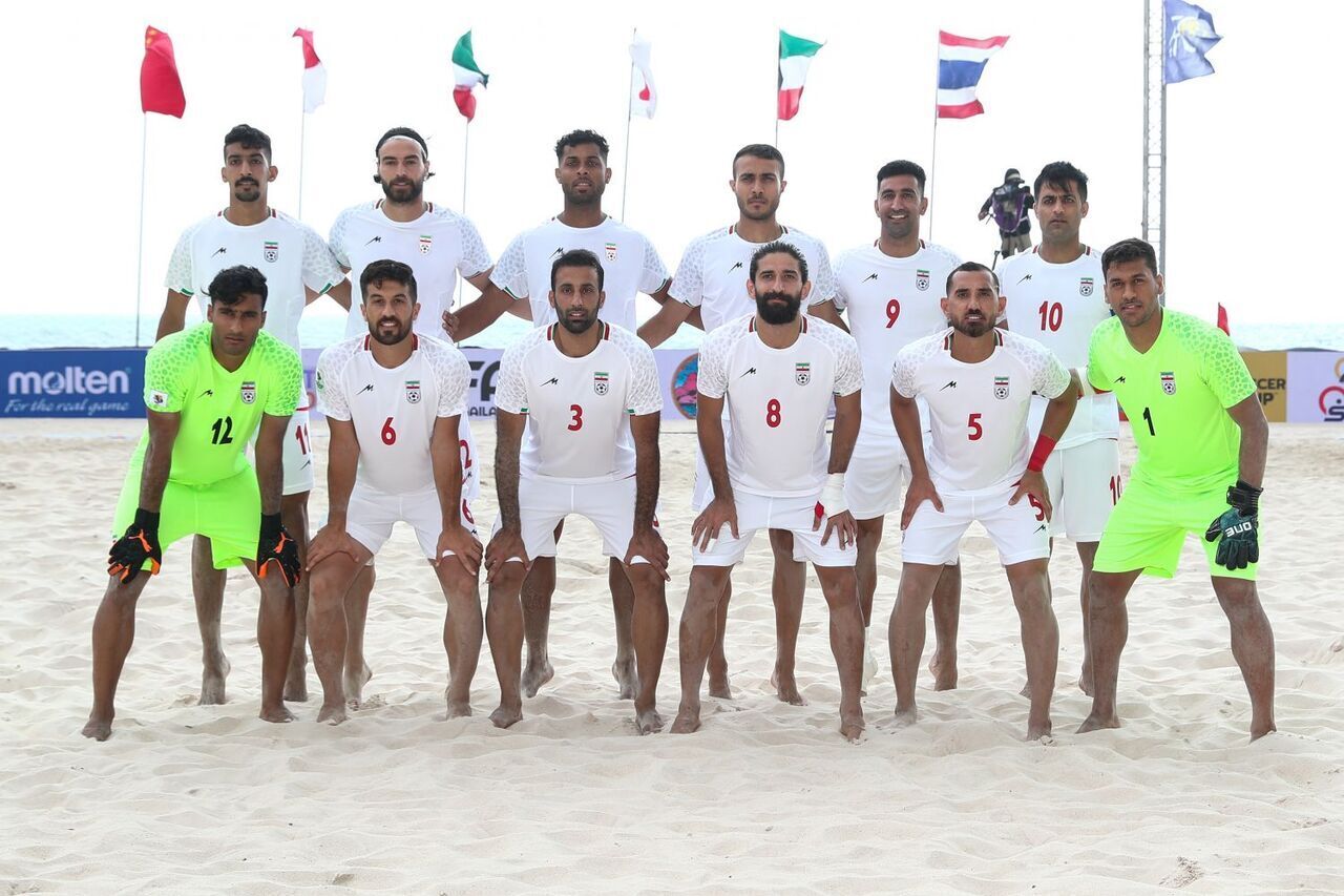 İranlı plaj futbolu oyuncuları Japonya'yı yenerek olimpiyatlara yükseldii.