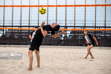 Jeux de plage à Kish dans le sud de l’Iran