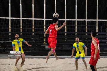 Jeux de plage à Kish dans le sud de l’Iran