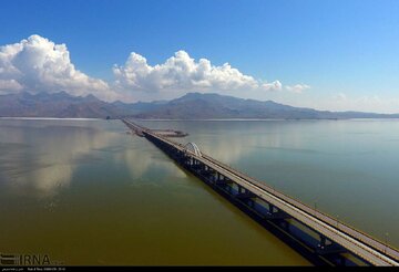 سیاست دولت سیزدهم در بحث احیای دریاچه ارومیه شفاف است