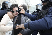 Fransa'daki Gösterilerde 875 Kişi Gözaltına Alındı