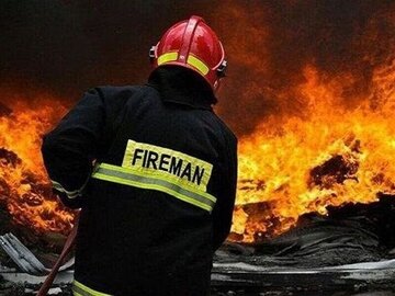 جزییات حریق گسترده واحدمسکونی در کرمان؛ از مصدومیت سه آتش‌نشان تا فرار قاچاقچیان گازوییل