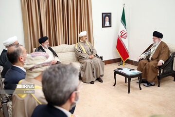 Rencontre du sultan d’Oman avec le Guide suprême