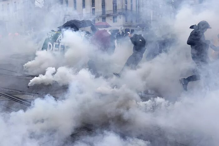 خشونت بحث برانگیز پلیس فرانسه علیه معترضان