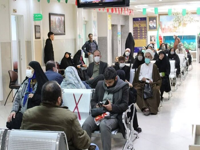 گزارش میدانی از اوجگیری آنفلوآنزا در قم؛ صفهای طولانی، اتاقهای شلوغ و نگرانی والدین