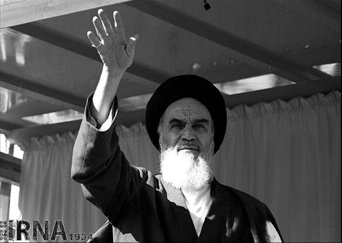 انقلاب اسلامی با ابتکار امام خمینی (ره) پرچمدار مبارزه با ظلم و استبداد در جهان شد
