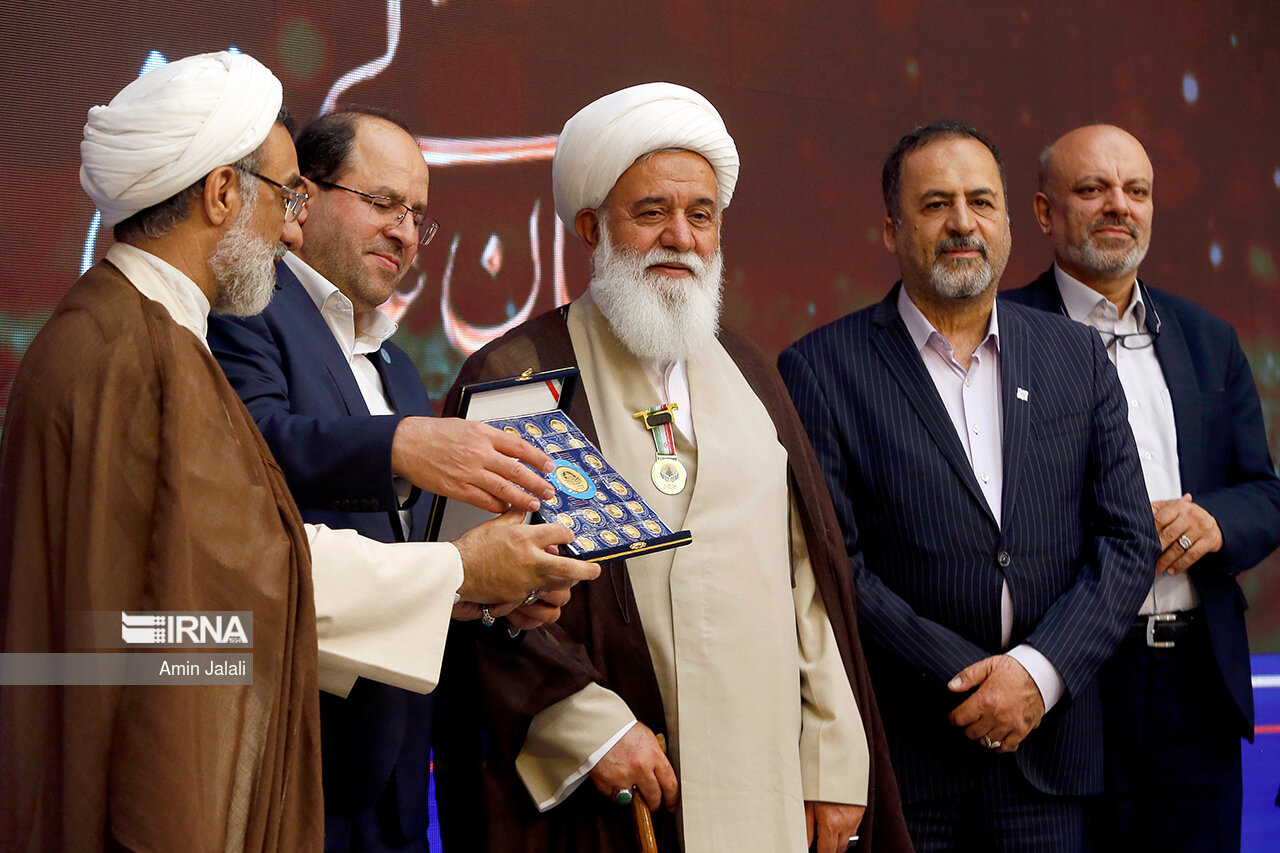 اساتید برگزیده نخستین «نشان عالی دانش» ایران را بشناسیم - ایرنا